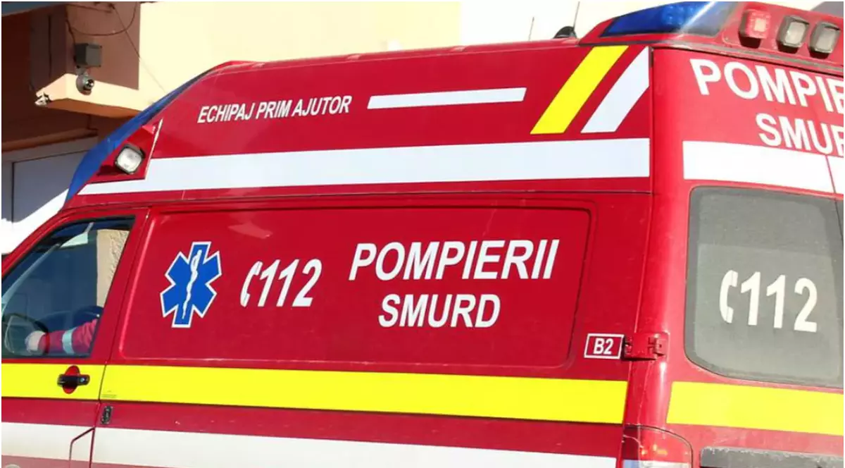 Plan roșu de intervenție în Suceava, unde un microbuz a ieșit de pe șosea, doi oameni sunt încarcerați