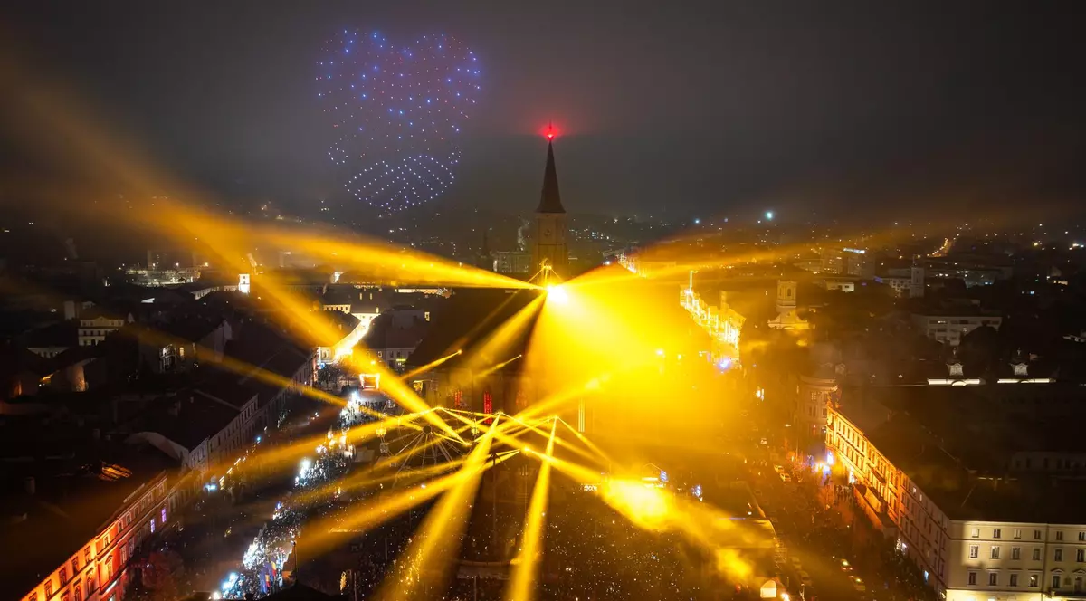 Cum a arătat spectacolul cu drone de la Cluj din noaptea dintre ani