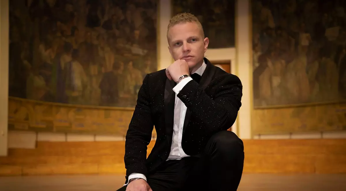 Tenorul Ştefan von Korch dezvăluie toate faţetele iubirii în concertul  “Love Story” pe 13 februarie la Teatrul Naţional de Operetă şi Musical “Ion Dacian”