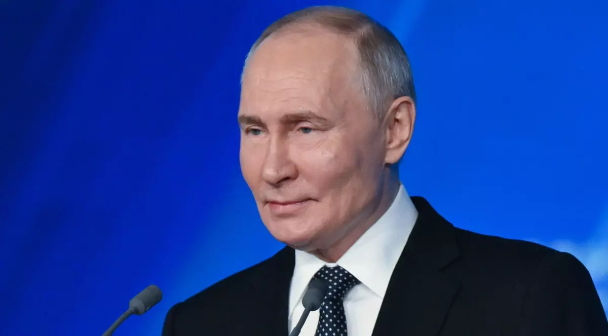 Vladimir Putin surprins în timpul unei sesiuni plenare al celui de-al 22-lea congres al partidului Rusia Unită
