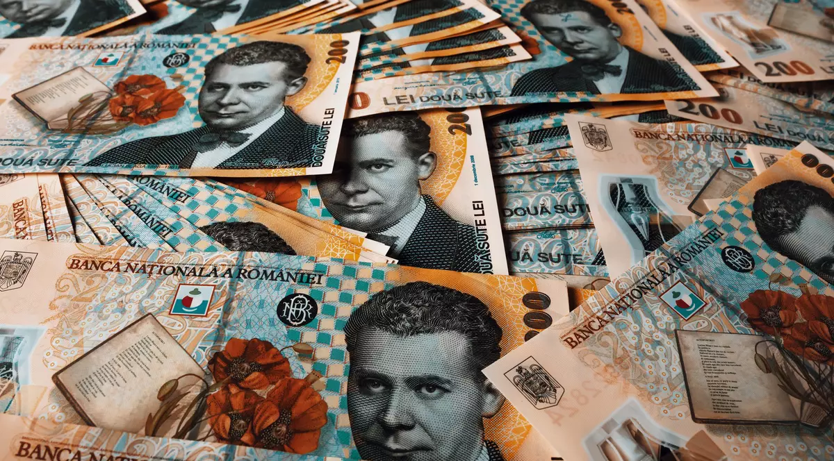 Bani- bancnote de 200 de lei