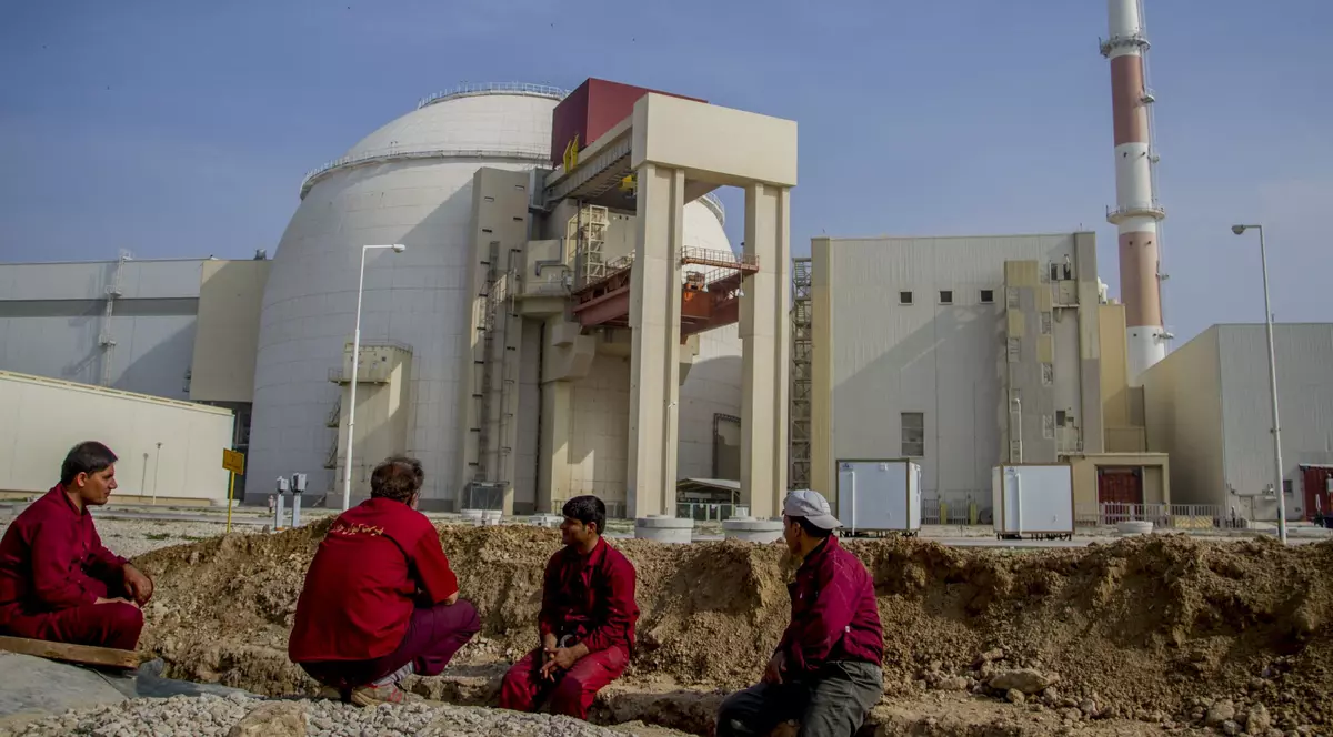 Centrala nucleară iraniană de la Bushehr este unul dintre locurile în care autoritățile internaționale suspectează că Teheranul dezvoltă arme atomice. Foto: Hepta