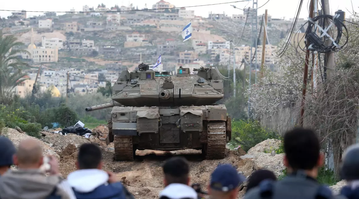 Armata israeliană intră în orașul Jenin din Cisiordania pe 23 februarie 2025 pentru prima dată din 2002, după ce acordul de încetare a focului și de schimb de prizonieri și ostatici din Gaza a intrat în vigoare. Foto: Hepta