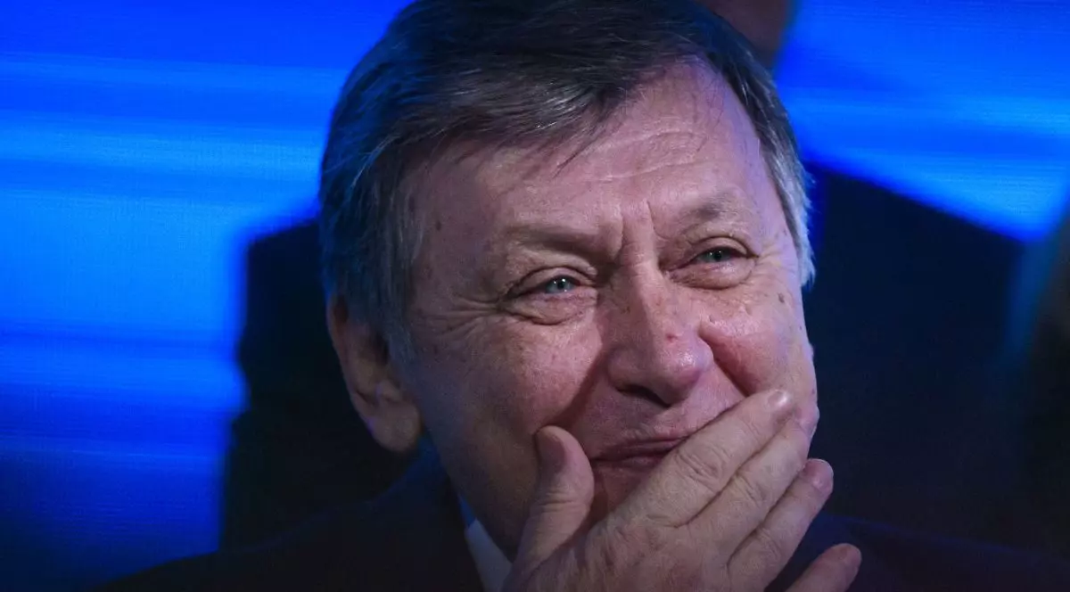 Crin Antonescu, candidatul validat de PNL la alegerile prezidentiale, participa la reuniunea Consiliului National al Partidului National Liberal (PNL), la Palatul Parlamentului, in Bucuresti, duminica, 26 ianuarie 2025. Politicianul pare extrem de relaxat