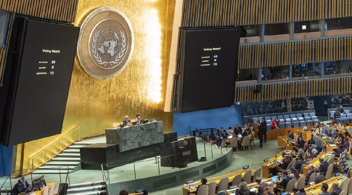 În cadrul celei de-a unsprezecea sesiuni speciale de urgență a Adunării Generale a ONU, desfășurată la sediul ONU din New York la 24 februarie 2025, amendamentul la proiectul de rezoluție „Promovarea unei păci globale, juste și durabile în Ucraina” a fost adoptat cu 93 de voturi pentru, 8 împotrivă și 73 de abțineri.