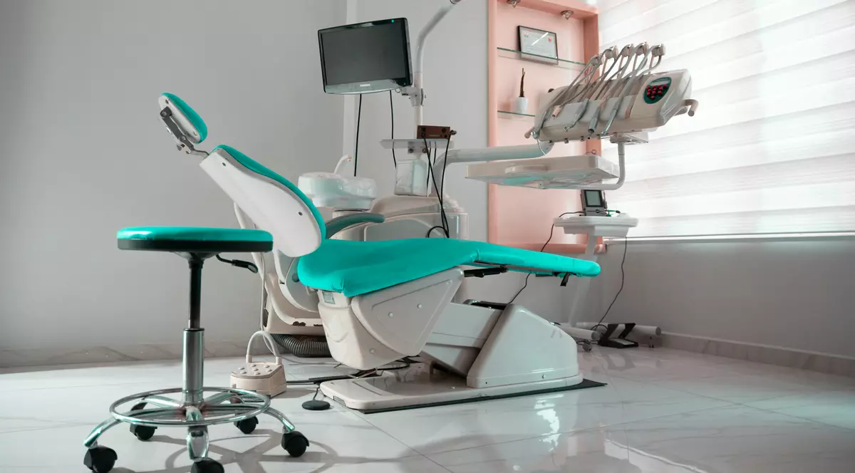 De la ce vârstă este recomandat tratamentul cu aparat dentar