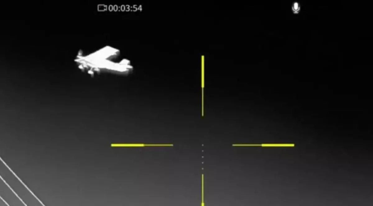 Dronă a forțelor armate ucrainene care transporta o bombă uriașă a fost filmată pe cerul Rusiei