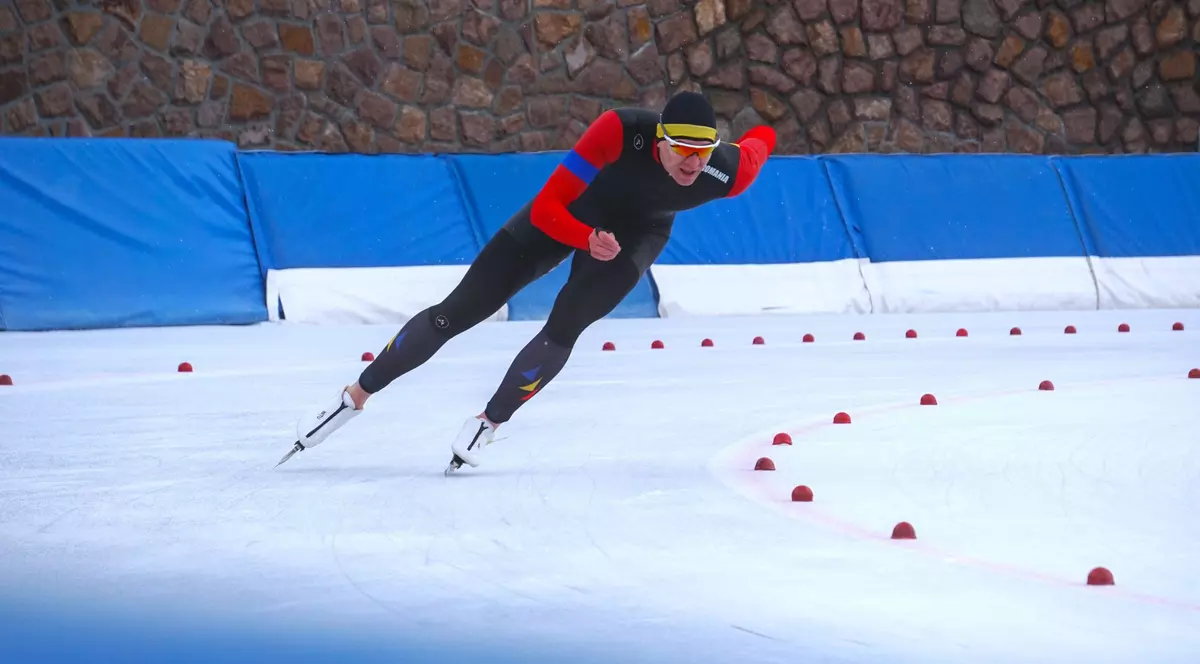 Ploieșteanul Eduard Nițu, prima medalie de aur din istorie pentru România la masculin, la Cupa Mondială de patinaj viteză: „Mă antrenez în Germania. Sunt suspect de hernie, dar strâng din dinți”