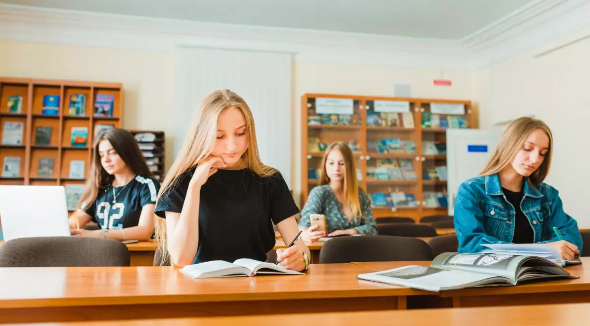 Istoria Românilor va deveni o materie separată pentru elevii de liceu. Ce alte schimbări apar în anul școlar 2025-2026