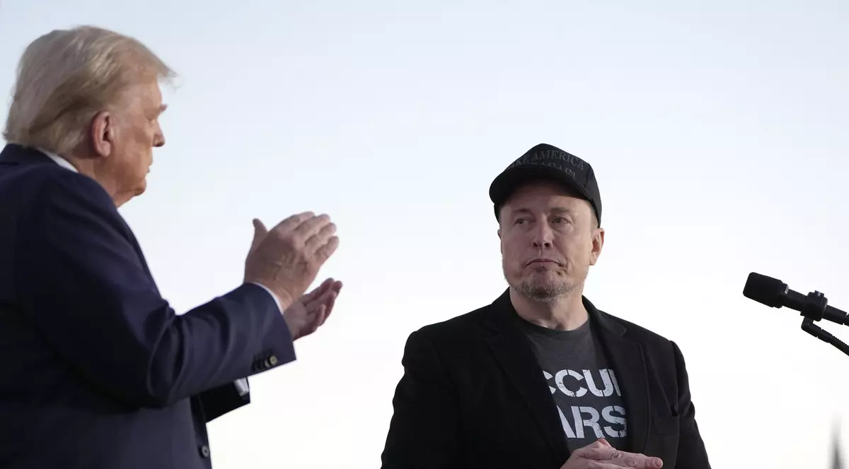 Elon Musk, alături de Donald Trump în timpul unui eveniment care a avut loc în campania prezidențială din 2024.