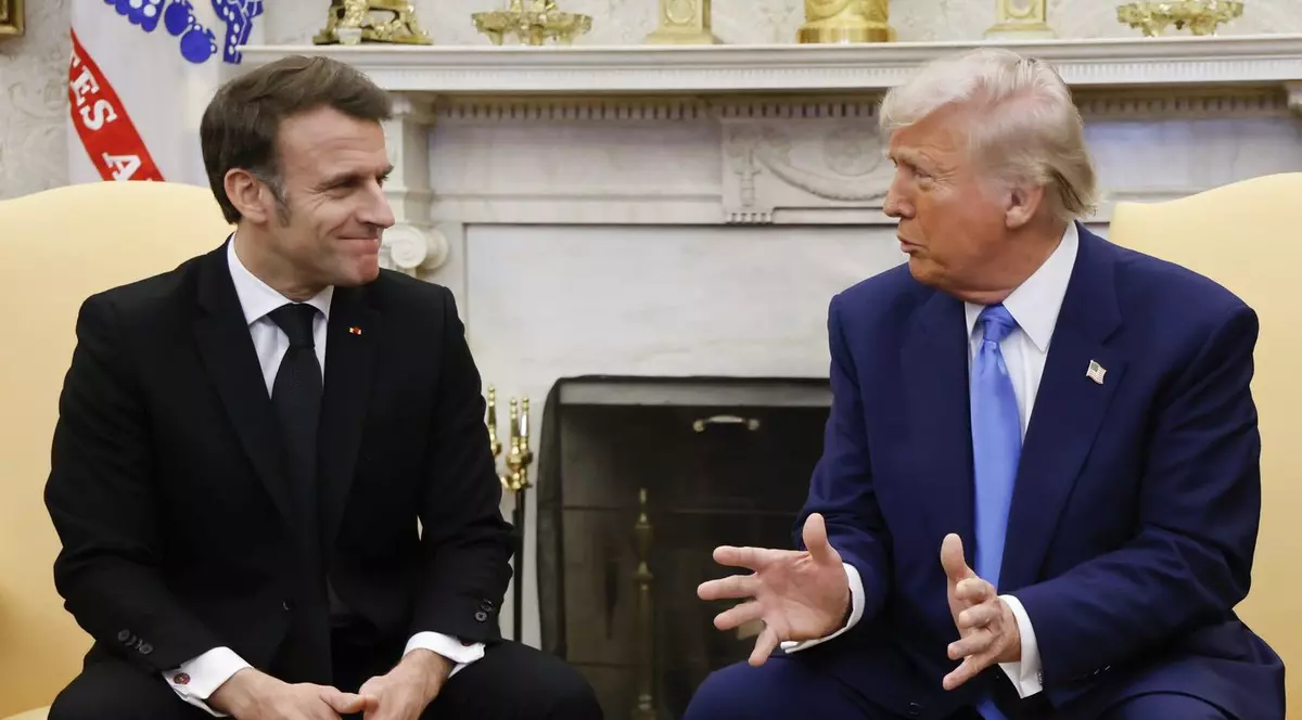 Emmanuel Macron (stânga), primit de Donald Trump la Casa Albă Foto: Profimedia