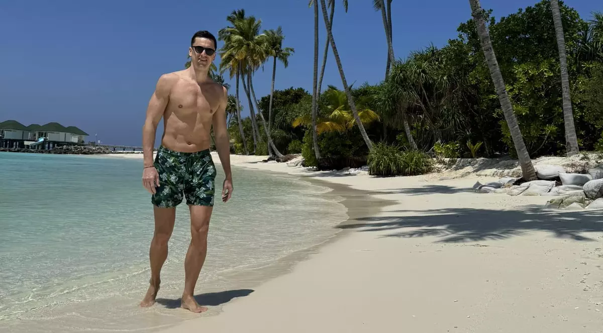 Florin Gardoș s-a pozat pe o plajă din Maldive