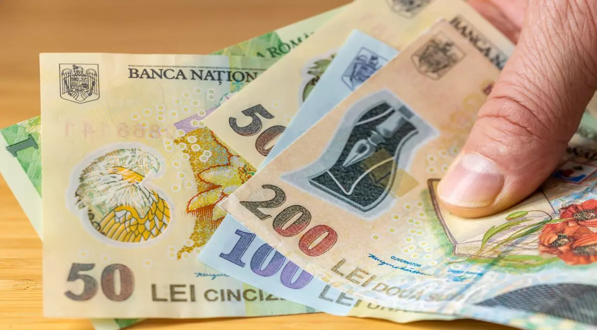 România se împrumută pe piețele internaționale cu dobânzi ridicate, pe fondul scăderii ratingului de țară