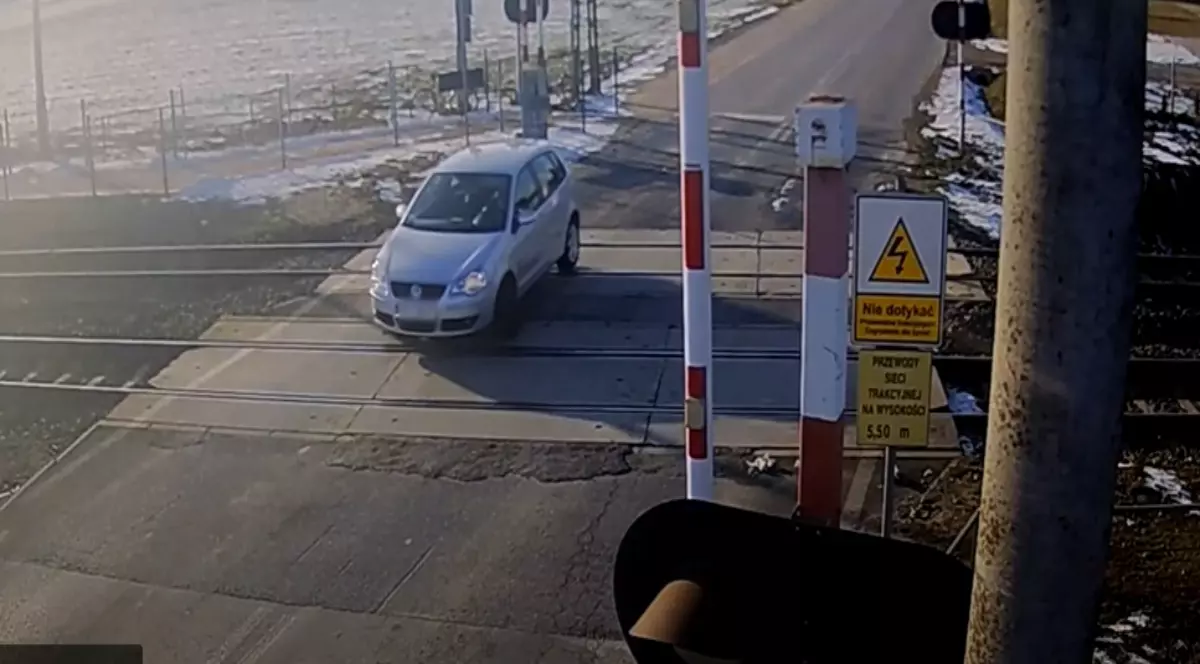 mașină pe calea ferată