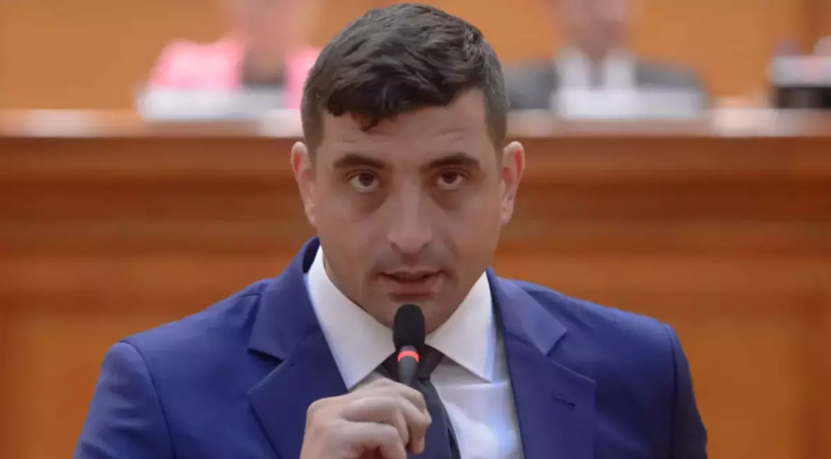George Simion, în timpul unui discurs