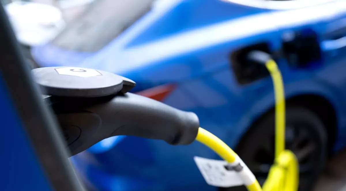 Cât de repede se degradează bateria mașinilor electrice? Raportul care stârnește îngrijorare