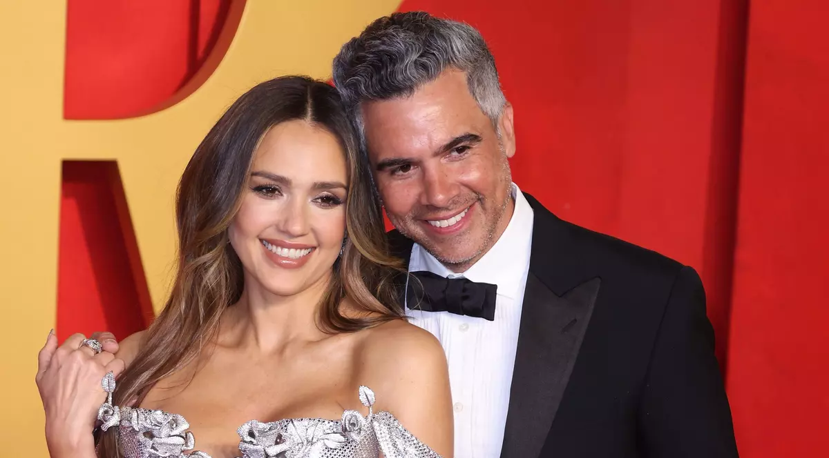 Jessica Alba și Cash Warren divorțează după 17 ani