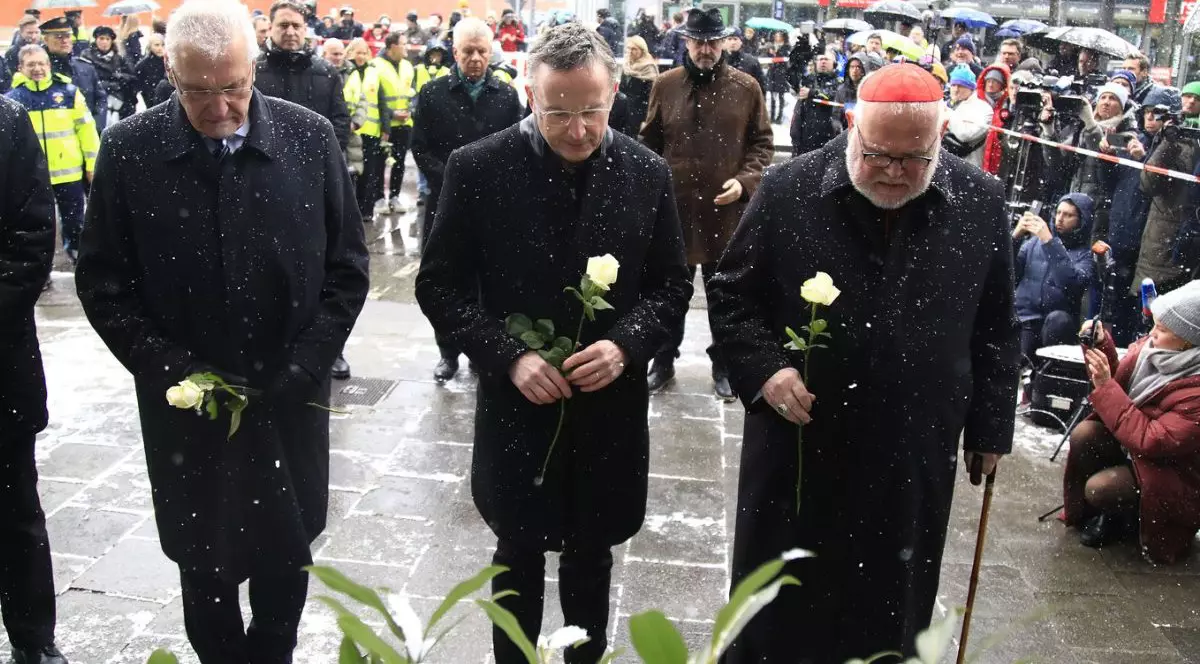 Joachim Herrmann și Reinhard Marx la comemorarea tăcută de la locul presupusului atac din 13 februarie din München
