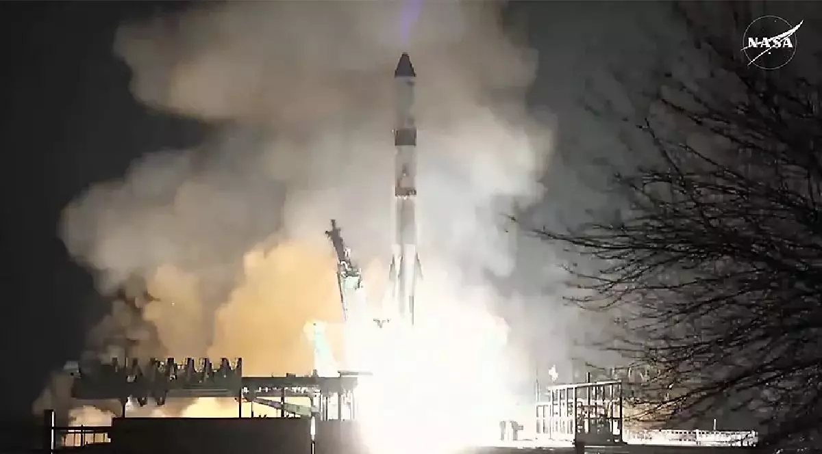 O rachetă Roscosmos decolează noaptea de pe cosmodromul Baikonur din Kazahstan.