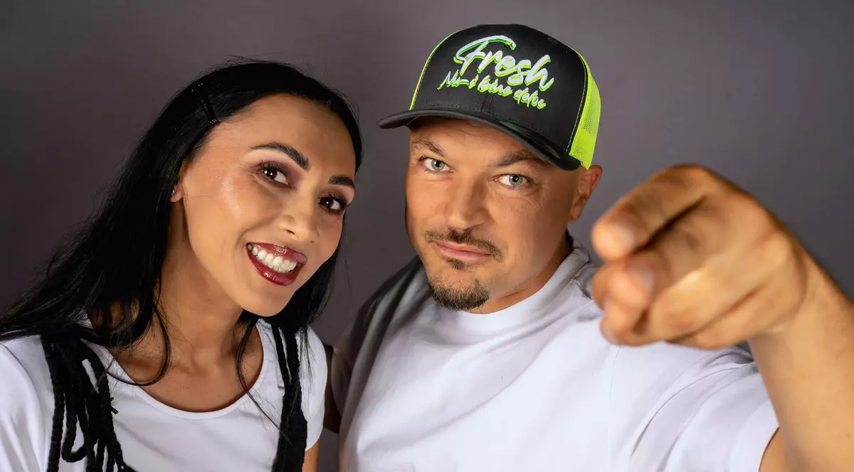 Puya (Dragoș Gărdescu), alături de Melinda, soția lui