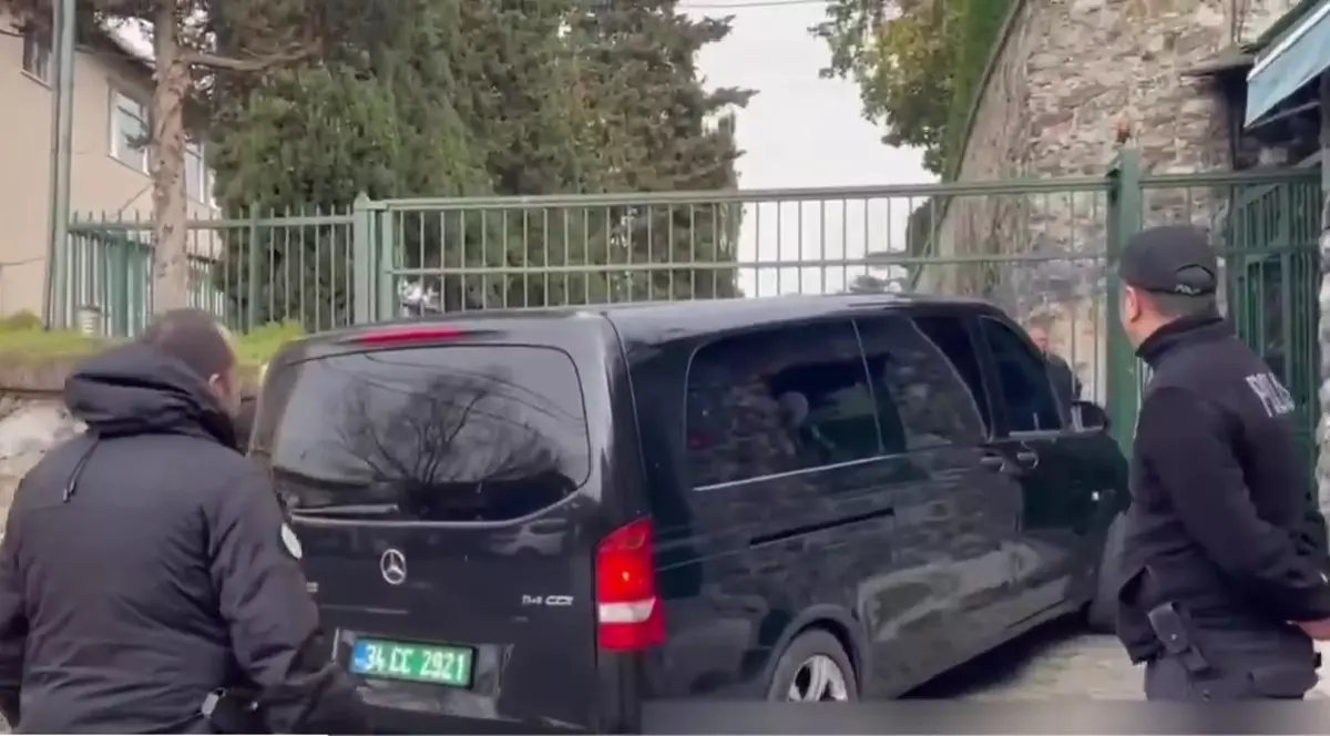 Momentul sosirii delegației ruse la reședința consulului general al SUA la Istanbul Captură X