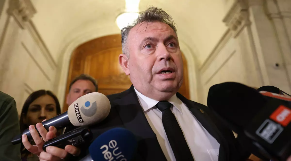 Cabinetul lui Nelu Tătaru de la spitalul din Huși a devenit loc de fumat. „Am contestat în instanţă decizia de suspendare a contractului”