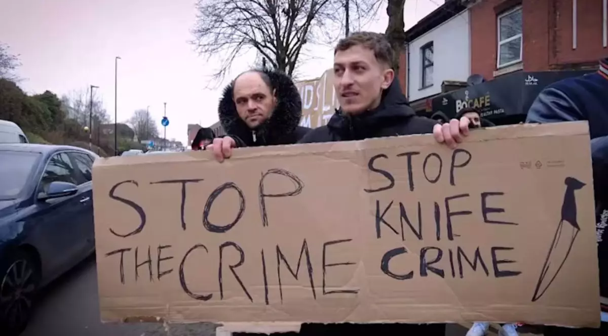 Proteste au avut loc pe străzile din Bordesley Green în Birmingham după ce un adolescent român a fost înjunghiat, 16 februarie 2025