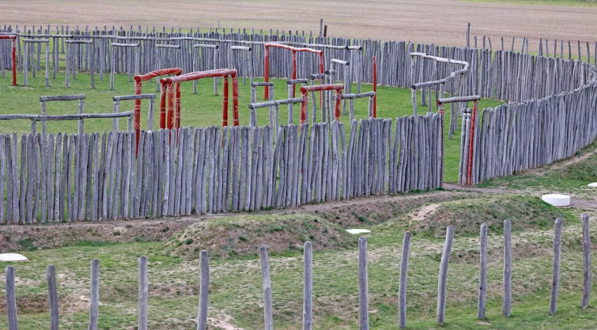 Sit arheologic de tip Stonehenge