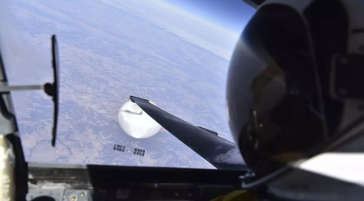 Un Pilot U-2 care fotografia un presupus balon de supraveghere chinez care plutește deasupra zonei centrale continentale a Statelor Unite la 3 februarie 2023