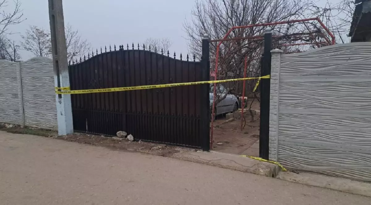 Poarta curtii în care a avut loc crima