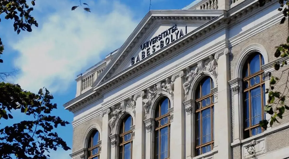 Clădirea Universității „Babeș-Bolyai” din Cluj-Napoca. Așa cum se poate observa este bine îngrijită