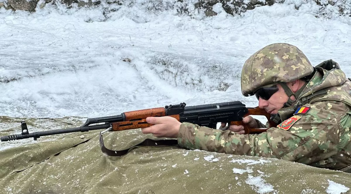 România începe producția de drone, dar încă nu poate fabrica muniție NATO! Unde e blocajul?