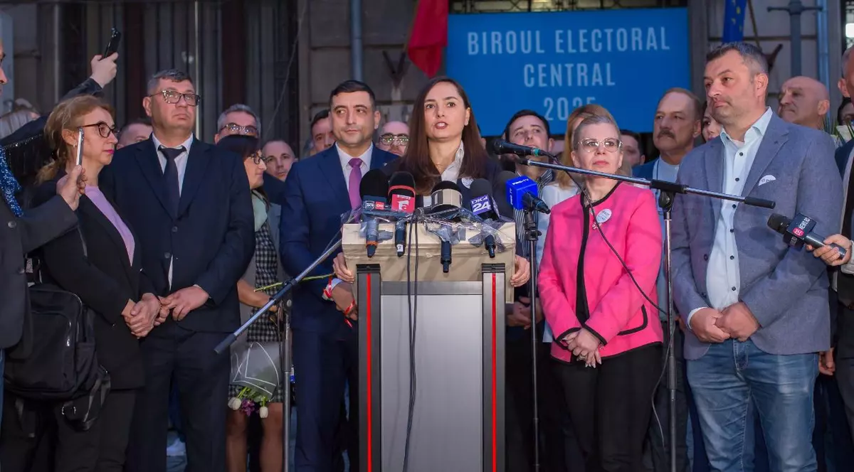 Anamaria Gavrilă și-a depus candidatura la prezidențiale la BEC, alături de George Simion