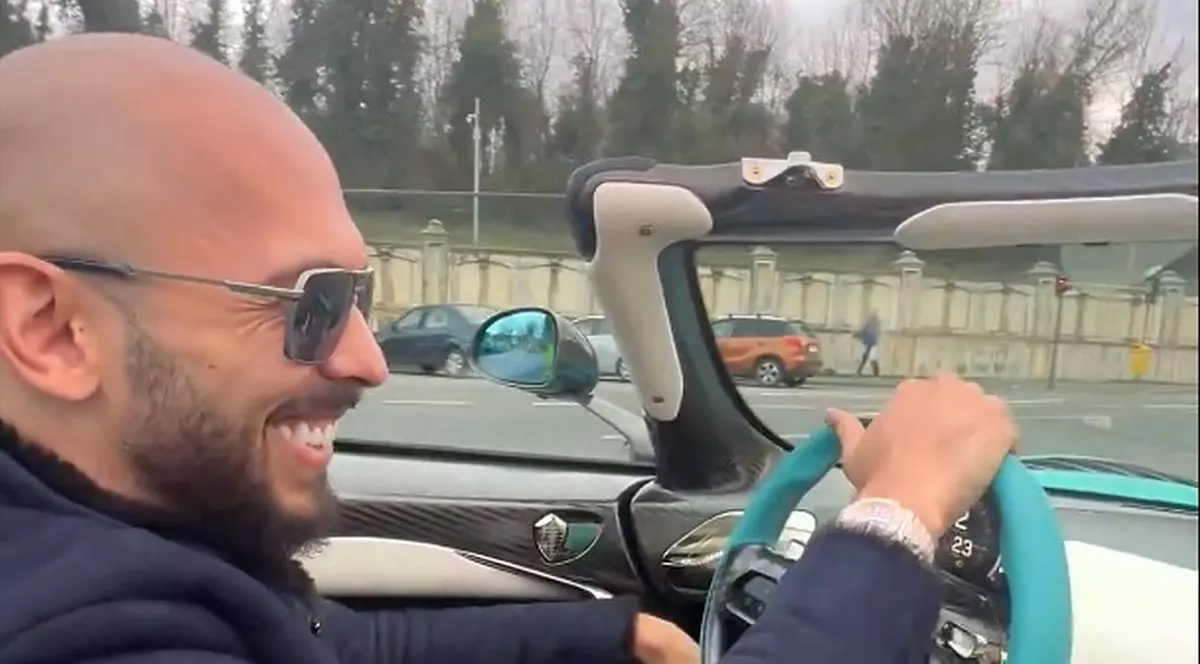 Andrew Tate a gonit pe străzile din București cu peste 150 km/h și s-a lăudat pe rețelele de socializare, apoi a făcut pană | VIDEO