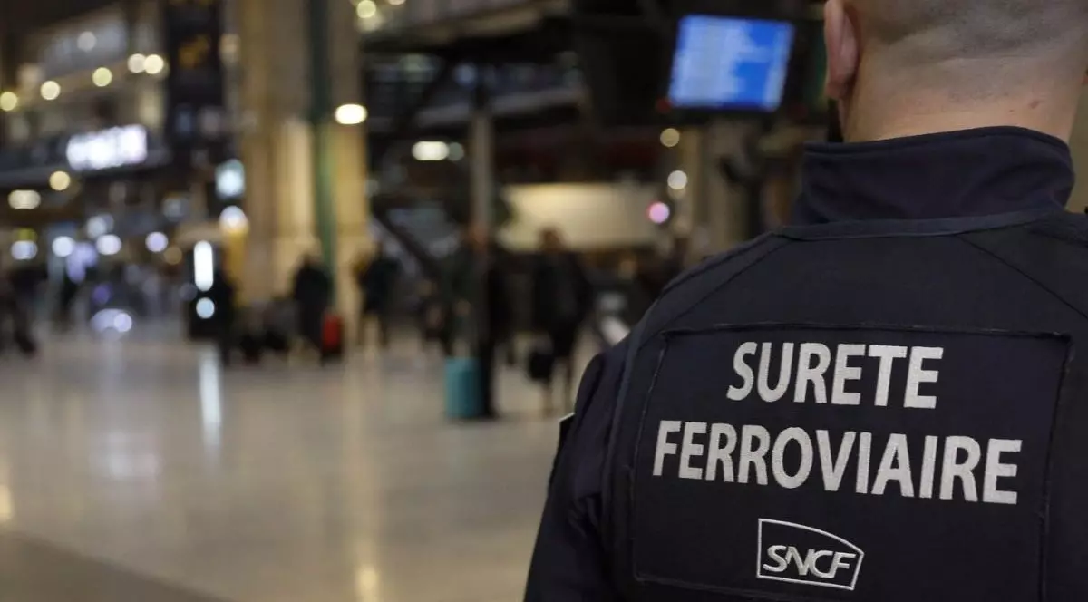 Este multă lume și agitația în Gara de Nord din Paris, după ce mai multe trenuri au fost întârziate și anulate, pentru că s-a descoperit o bombă din Al Doilea Război Mondial