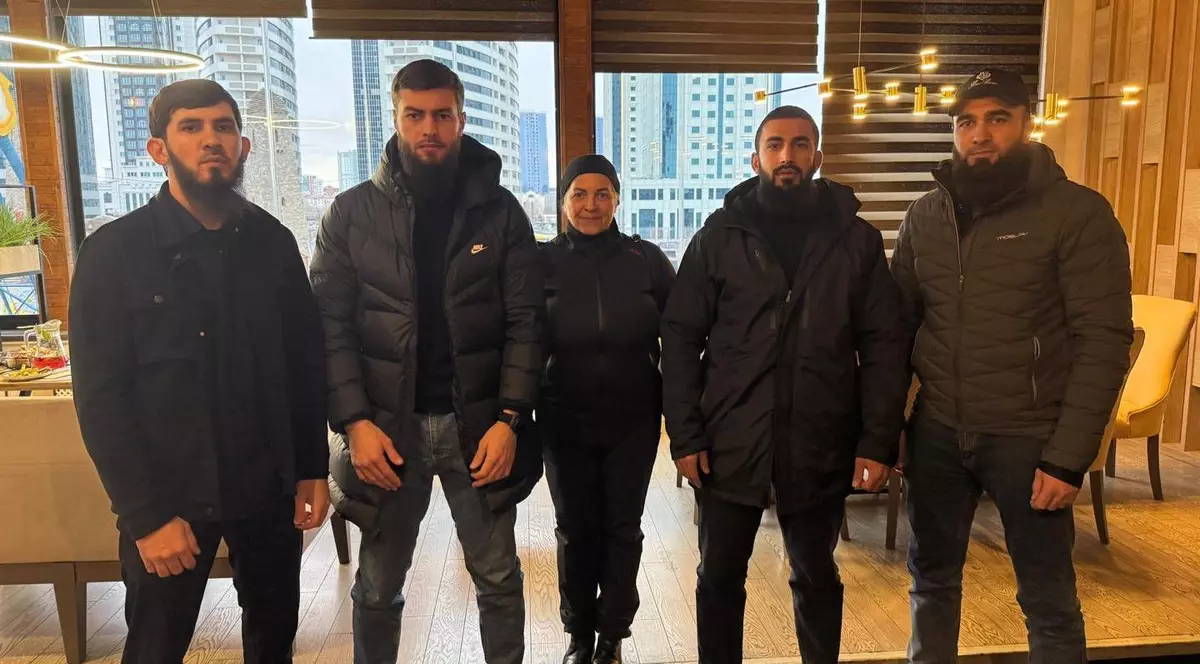 Dorina Mihai intre luptatori ceceni(1)