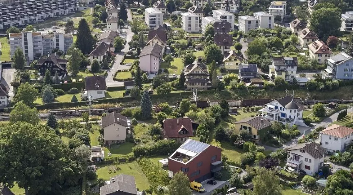 Român acuzat că și-a ucis iubita și pe fiica ei, în Elveția: „Venea în weekend și țipa la copilașul de 8 ani și la mama lui”