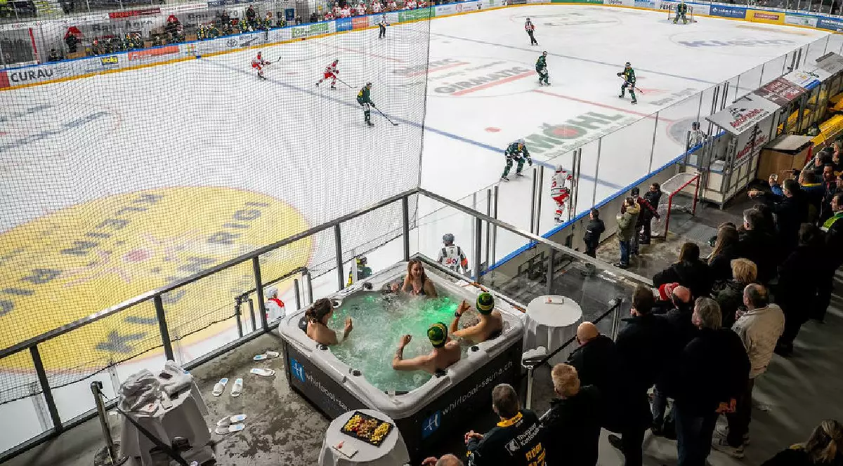 Fanii elvețienilor de la Thurgau au văzut meciul din jacuzzi. Foto: Instagram