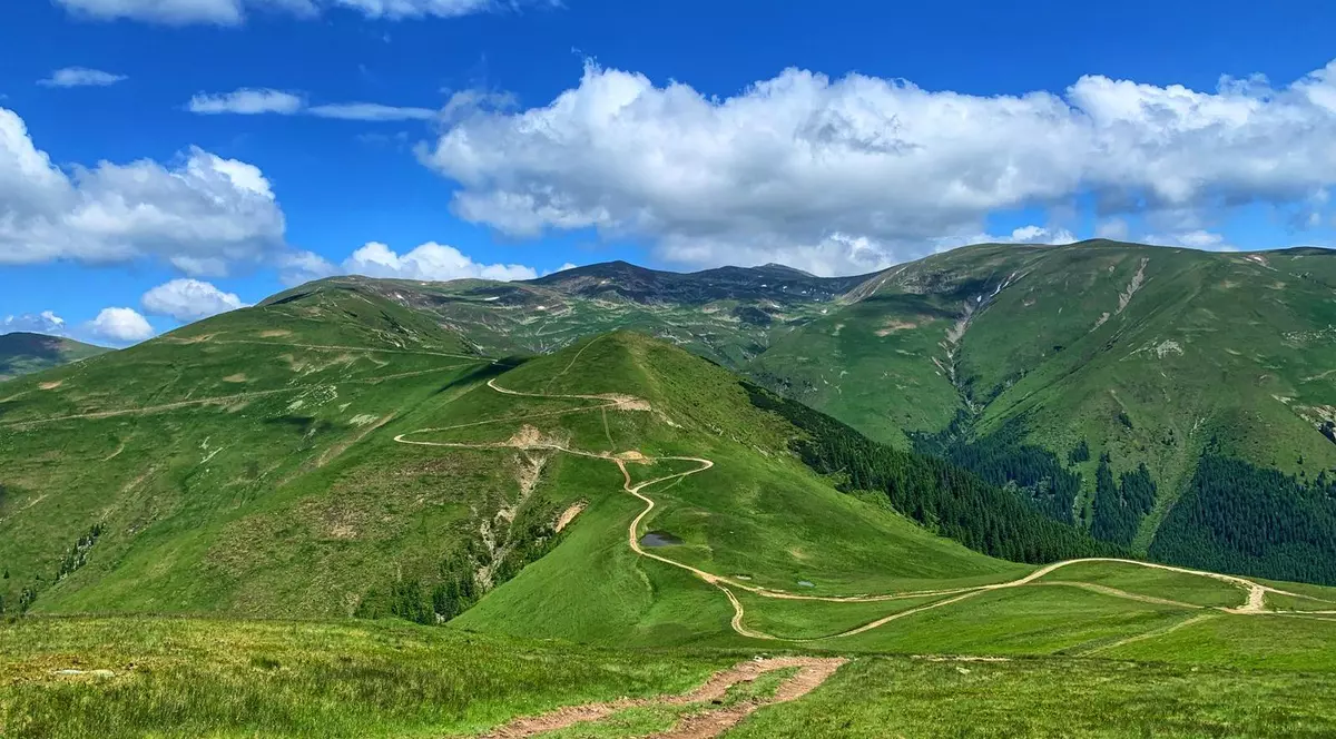 Top 10 activități de făcut în zona munților Iezer-Păpușa