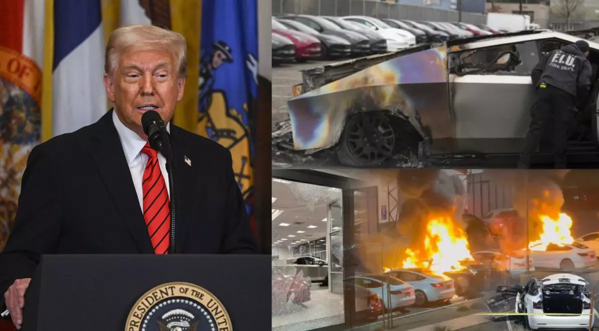 Președintele Donald Trump vorbeste, stânga, in dreapta vedem masini tesla incendiate si vandalizate