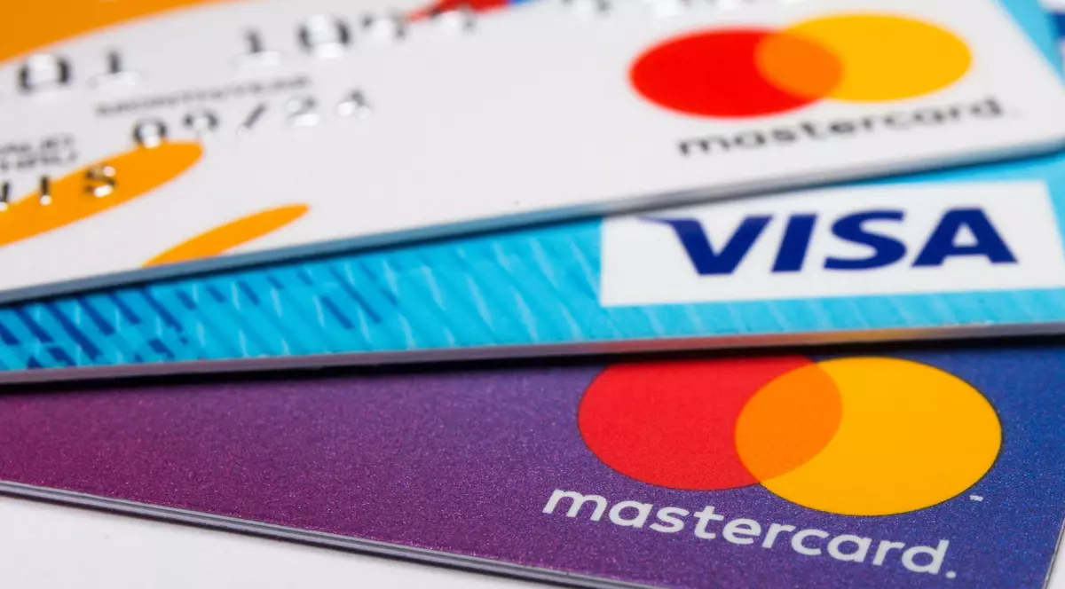 Carduri Mastercard si Visa