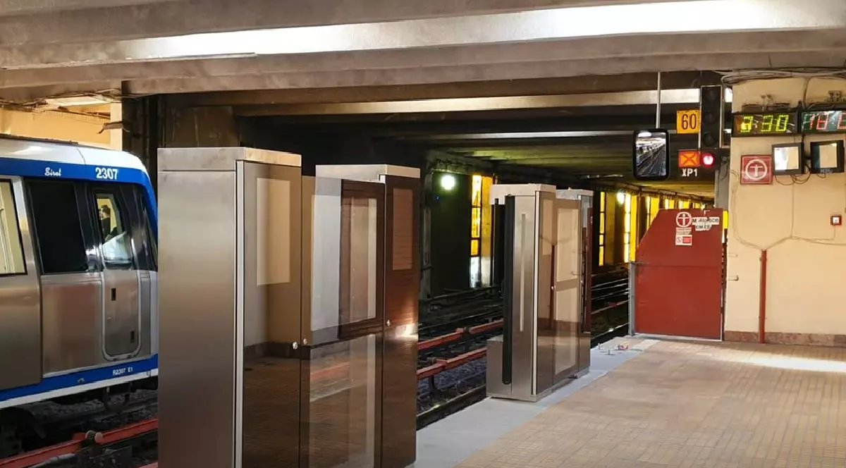 Stație de metrou cu peroane antisuicid
