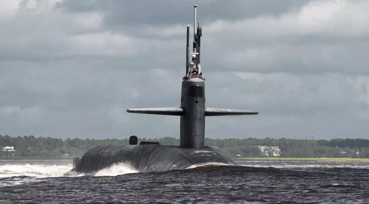 submarinul cu rachete ghidate din clasa Ohio USS Florida (SSGN 728) plecând de la baza navală de submarine Kings Bay, GA, SUA.