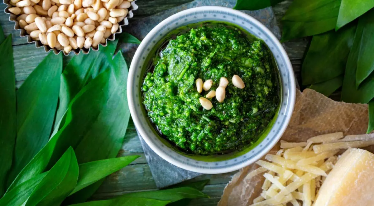 Cum faci pesto de leurdă - reţetă
