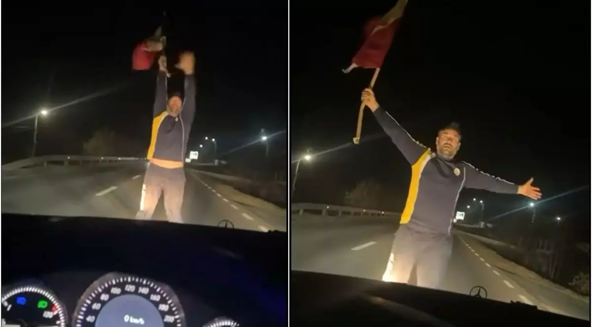 Un protestatar pro-Georgescu, îmbrăcat în trening, a blocat drumul unui șofer din Vaslui, duminică seara, 9 martie 2025