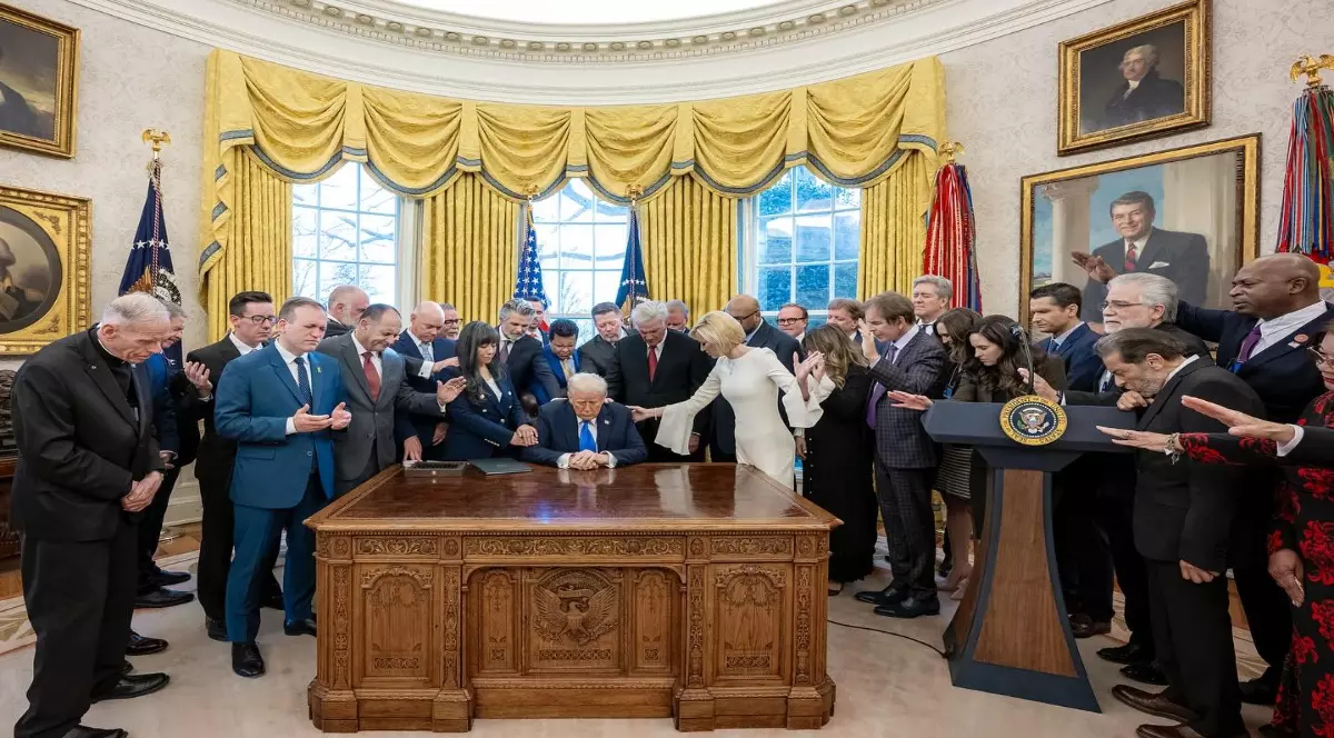 Rugăciunea în Biroul Oval al Casei Albe