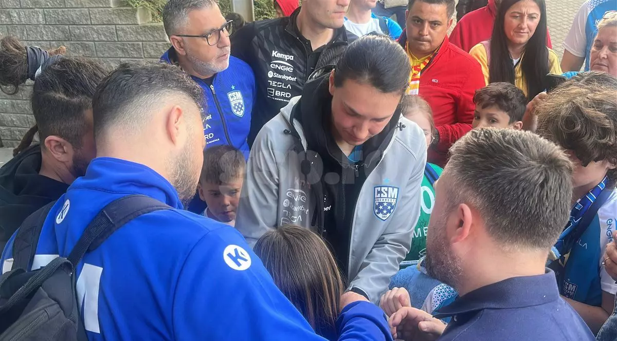 Jucătoarea de handbal Cristina Neagu, surprinsă după ultimul meci din Liga Campionilor, zgâriată pe față.