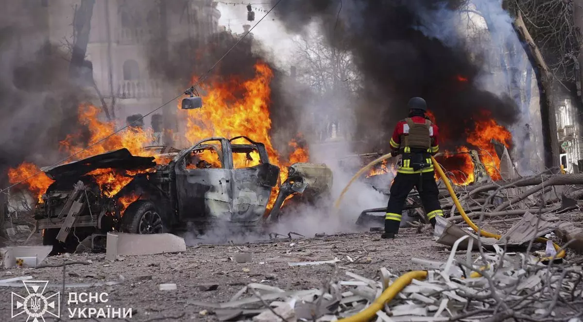 Operațiune de salvare la locul atacului din Sumî Foto: Profimedia