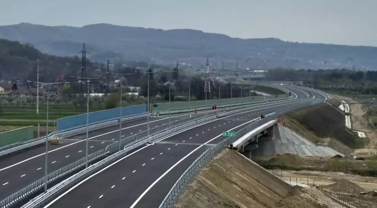 autostrada in curs de finalizare a lucrarilor care face legatura dintre curtea de arges si bucuresti