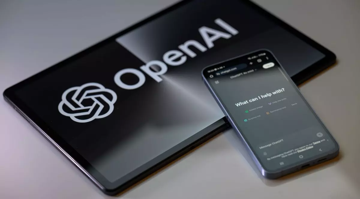 Aplicația ChatGPT, deschisă pe un telefon care stă rezemat pe o tabletă pe al cărui ecran e expus logo-ul companiei Open AI.
